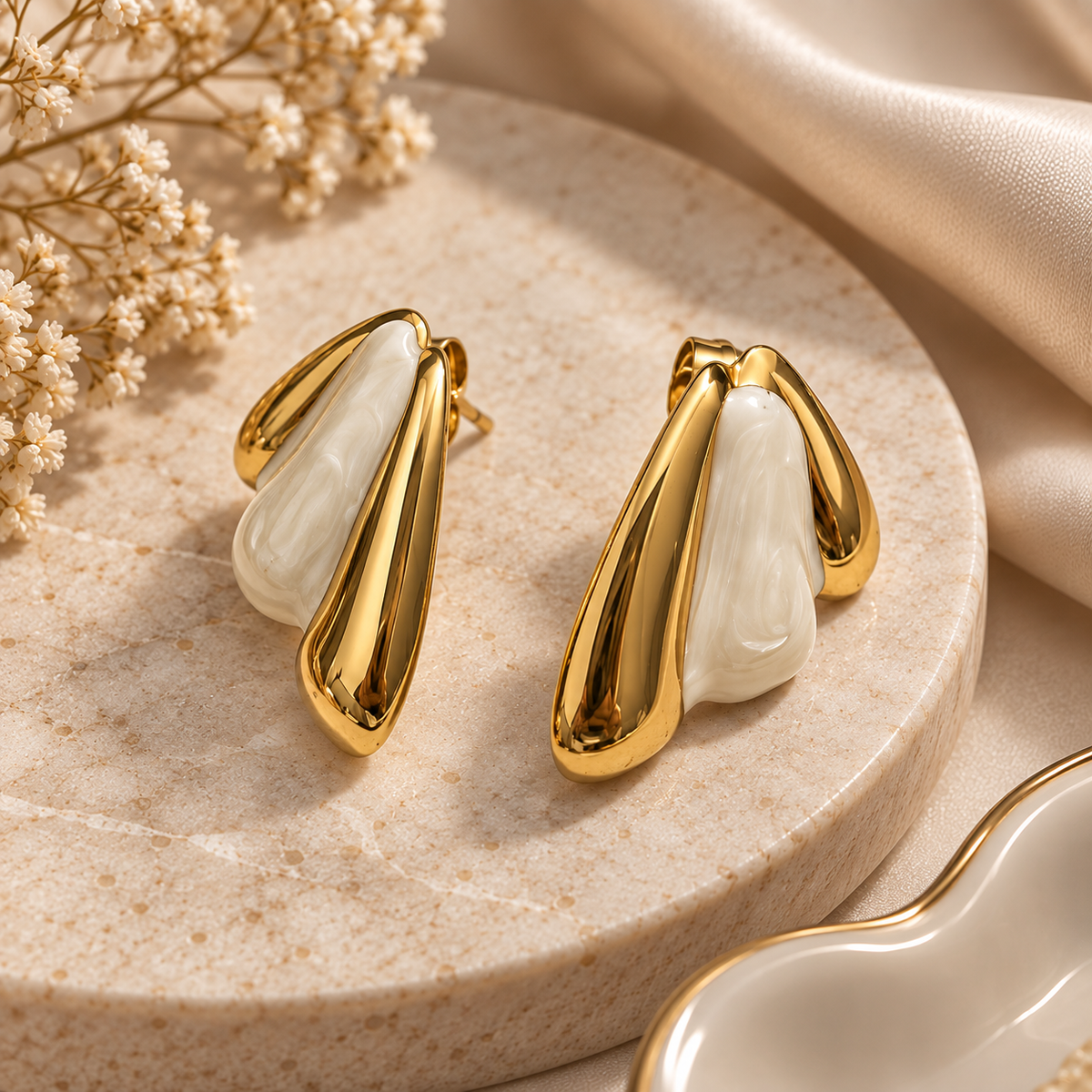 Gold-Tone Pearl Drop Earrings – Elegant Sculptural Statement Earrings