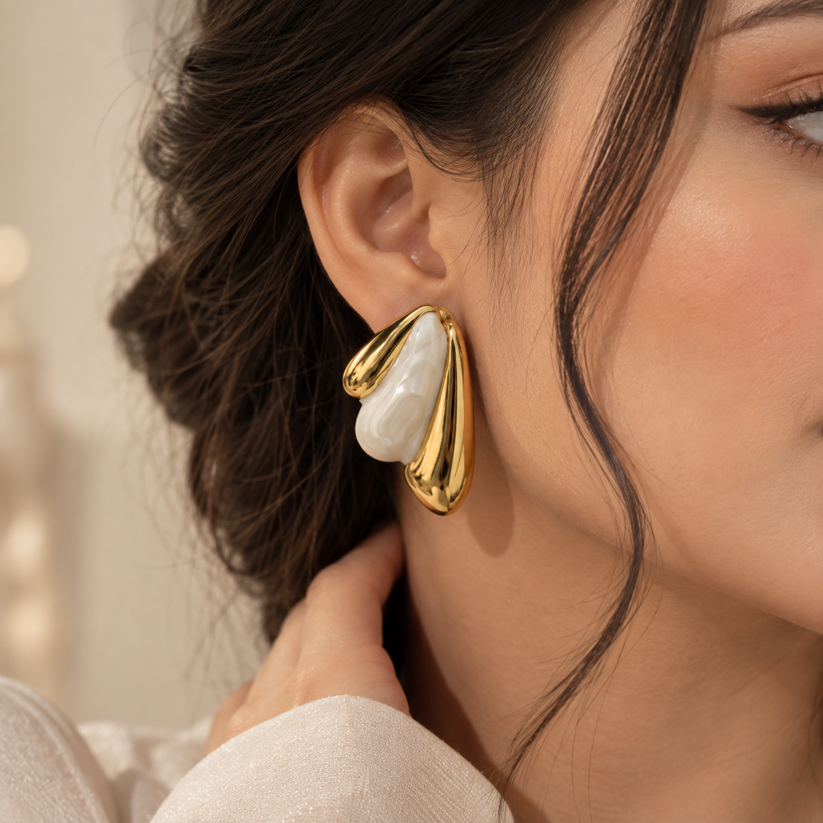 Gold-Tone Pearl Drop Earrings – Elegant Sculptural Statement Earrings