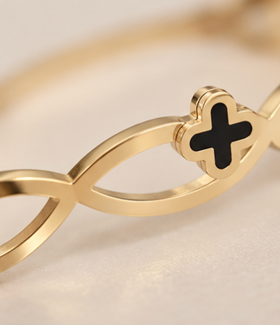 Gold-Tone Clover Link Cuff Bracelet – Elegant Statement Bangle