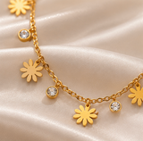 Gold-Tone Daisy Crystal Necklace – Elegant Floral Statement Necklace