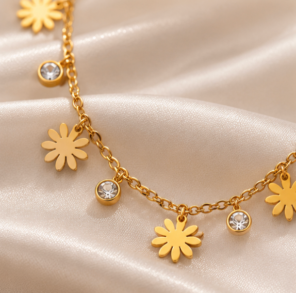 Gold-Tone Daisy Crystal Necklace – Elegant Floral Statement Necklace