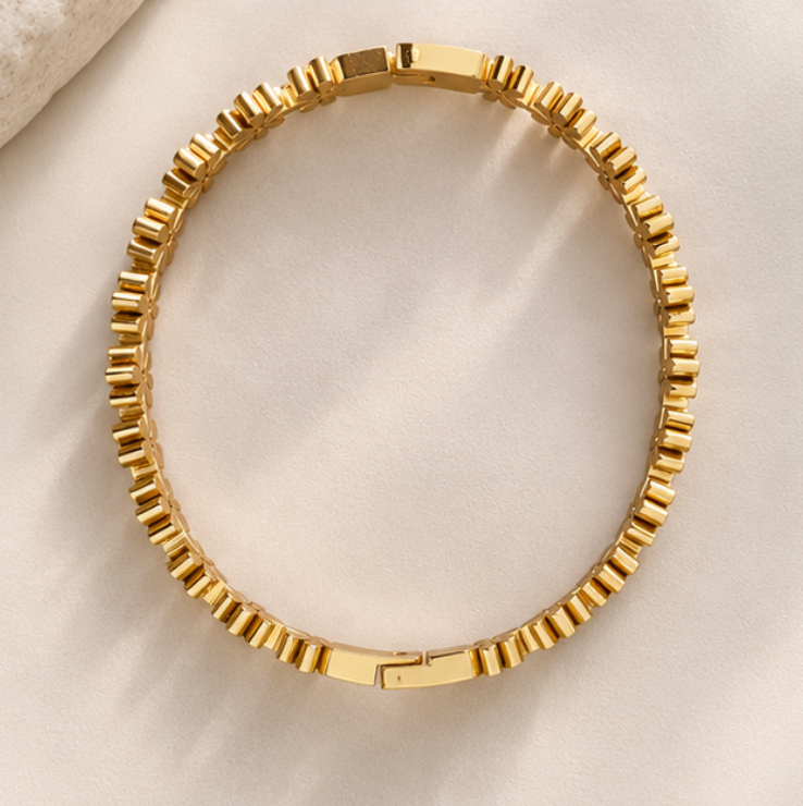 Gold Floral Bracelet for Women – Anti-Tarnish